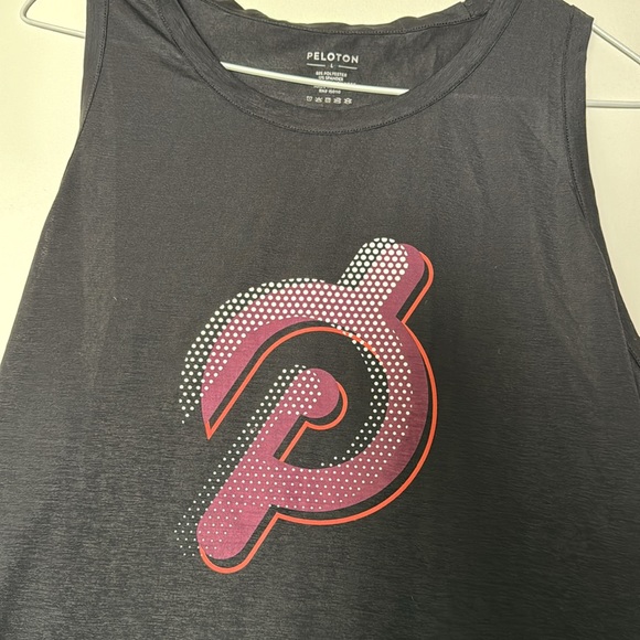 Peloton tank size large - Picture 3 of 8